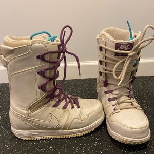 Nike Vapen snowboard boots womens